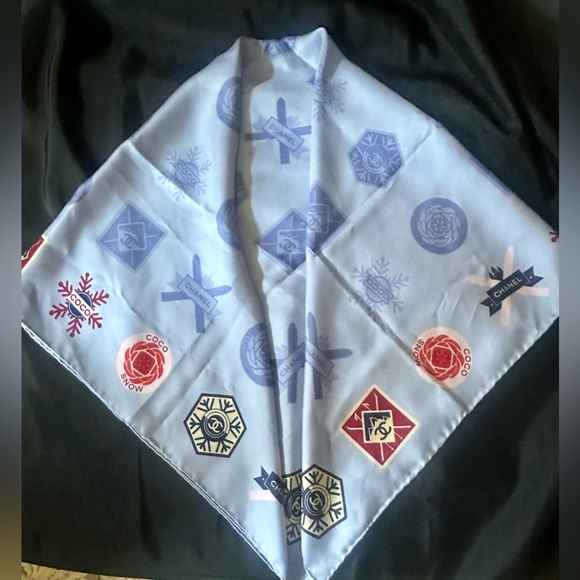 CHANEL White and Multicolor Scarf - Picture 14 of 15